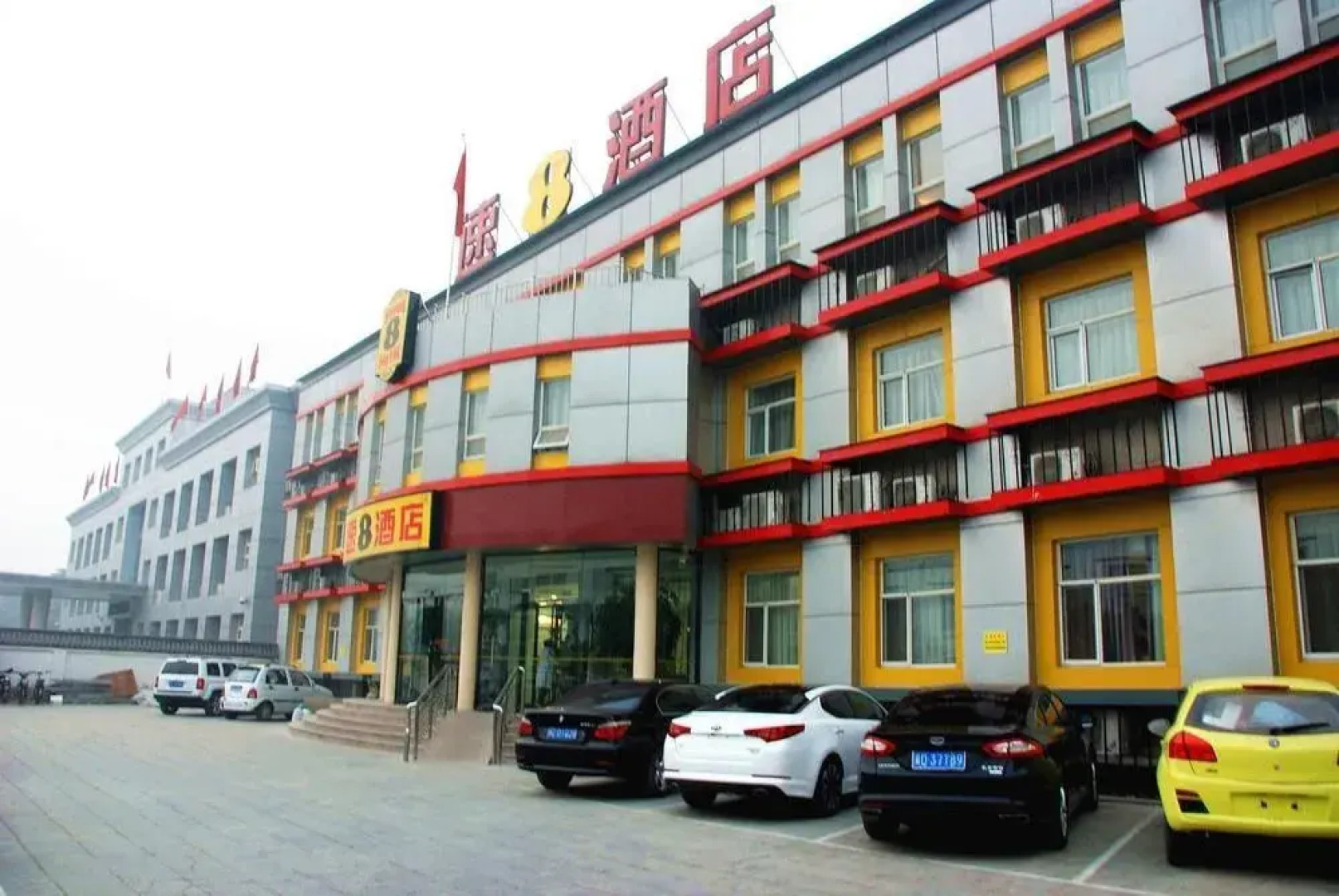 Super 8 Hotel (Sapporo Railway Station Stadium)