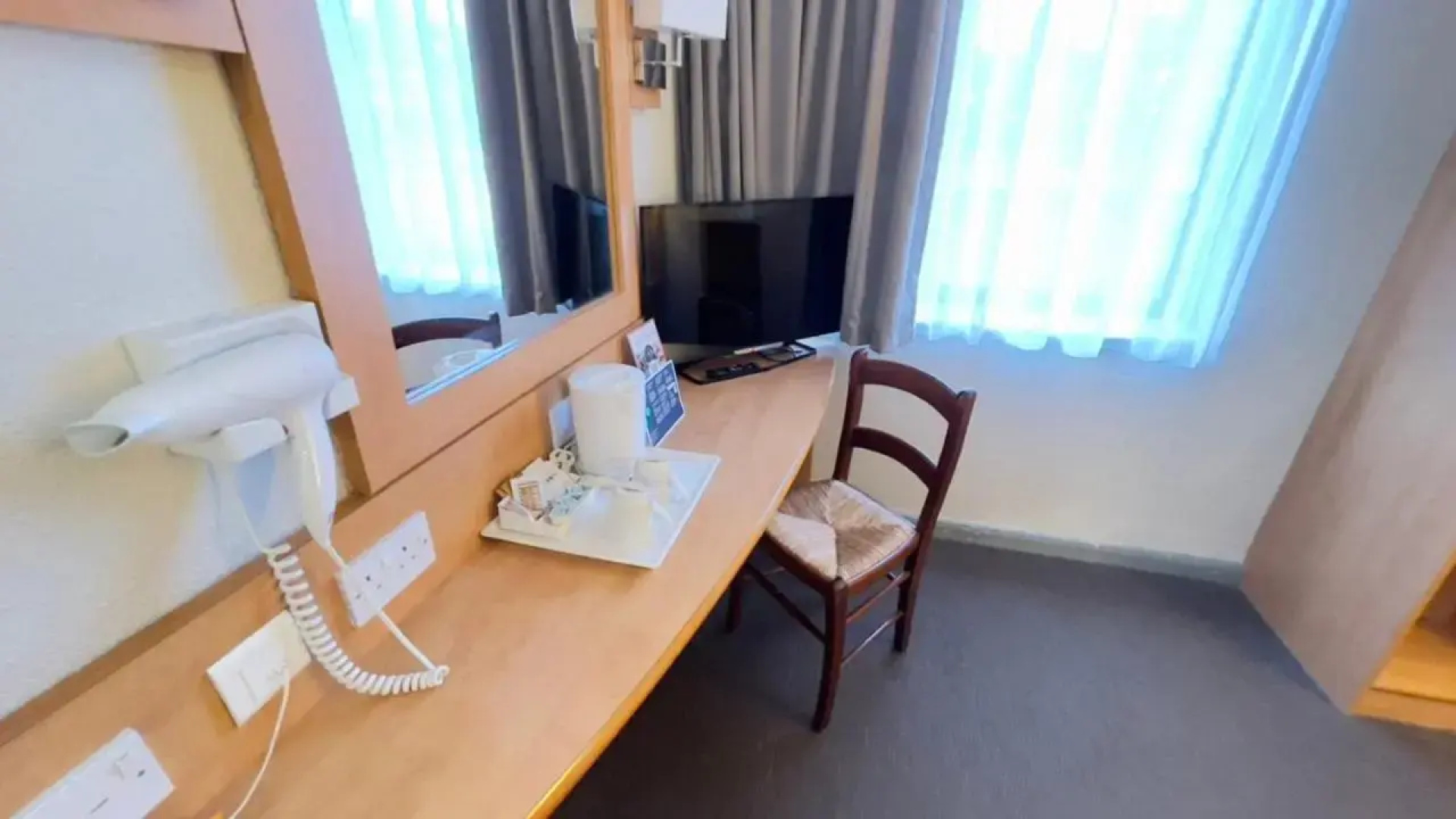 Отель Travelodge Liverpool Central Queens Dock and Arena