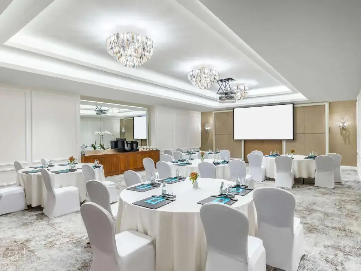Отель Sofitel Dubai Jumeirah Beach