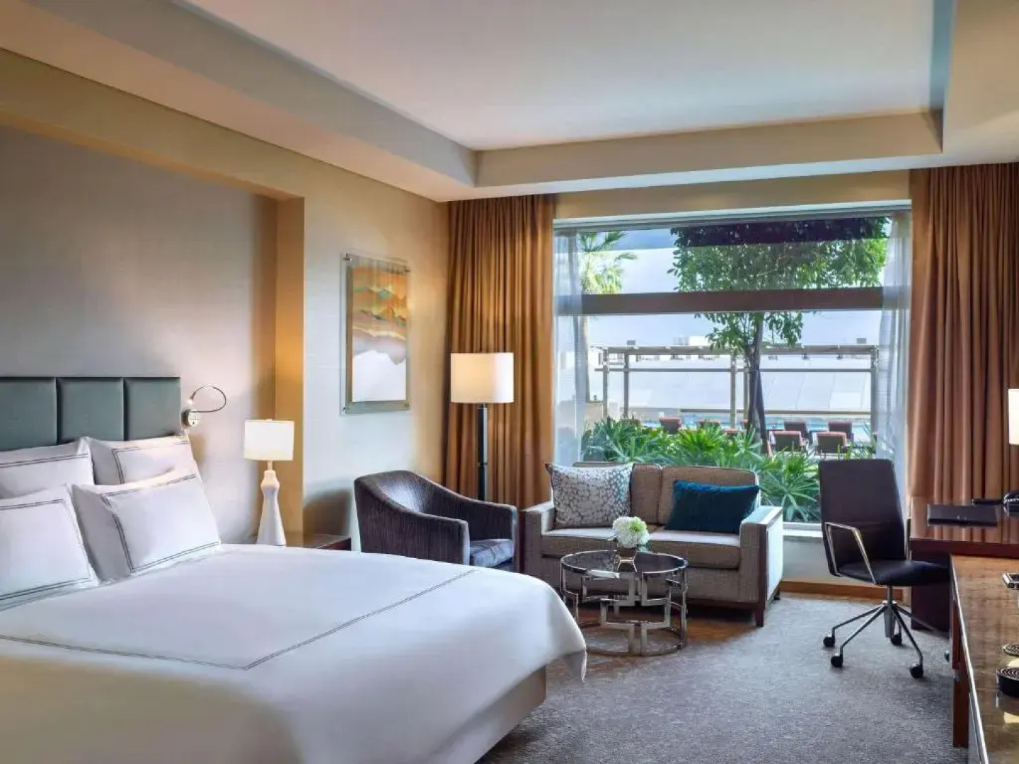 Отель Swissotel Al Ghurair 