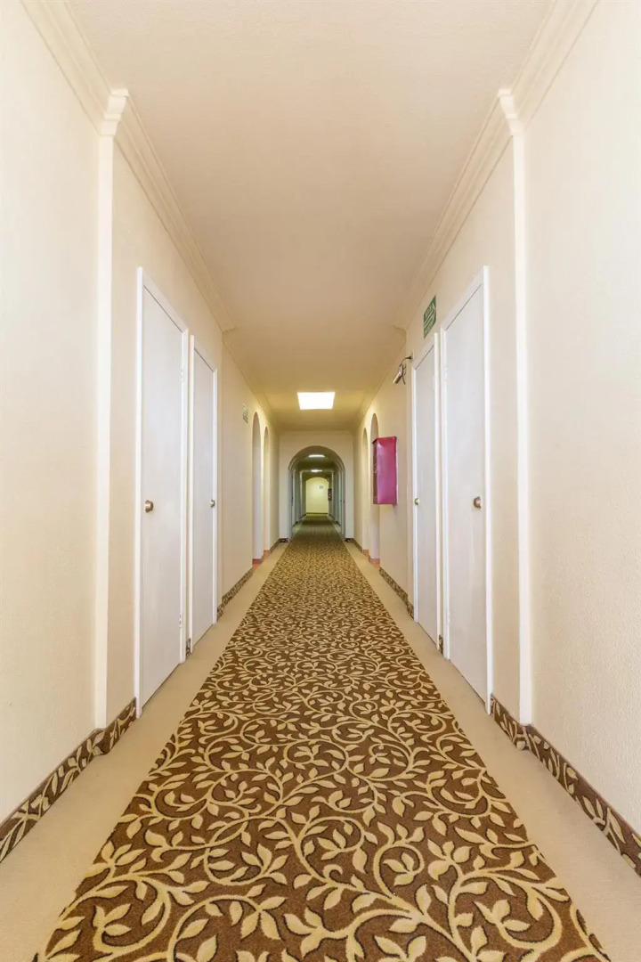 Laos Mar Hotel & Suites