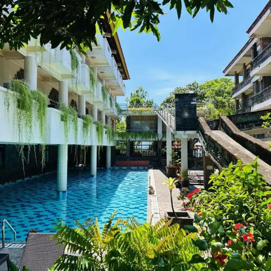 Отель Melasti Kuta Beach Hotel and Spa