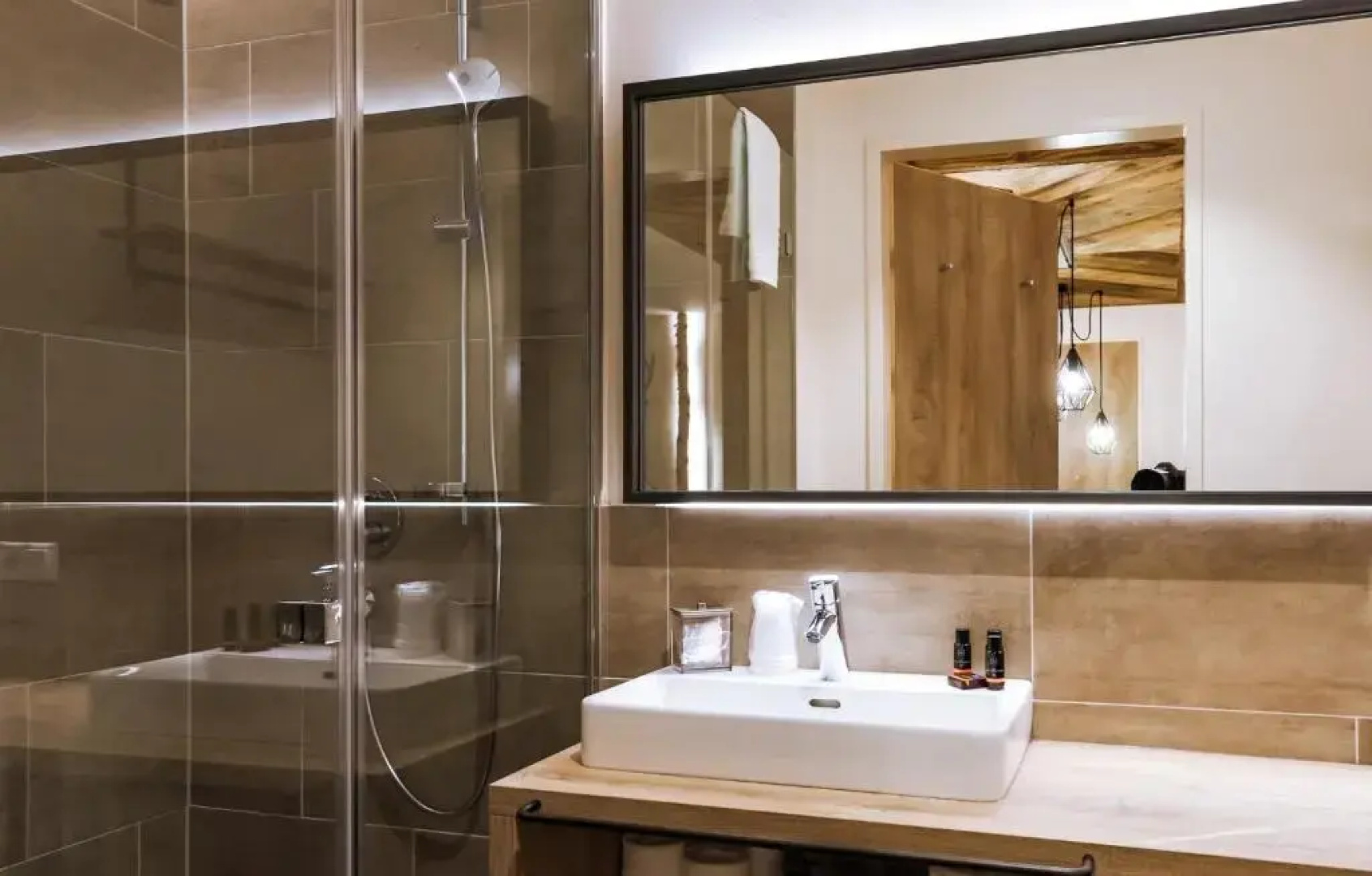 24 by AvenidA - Mountain Hotel