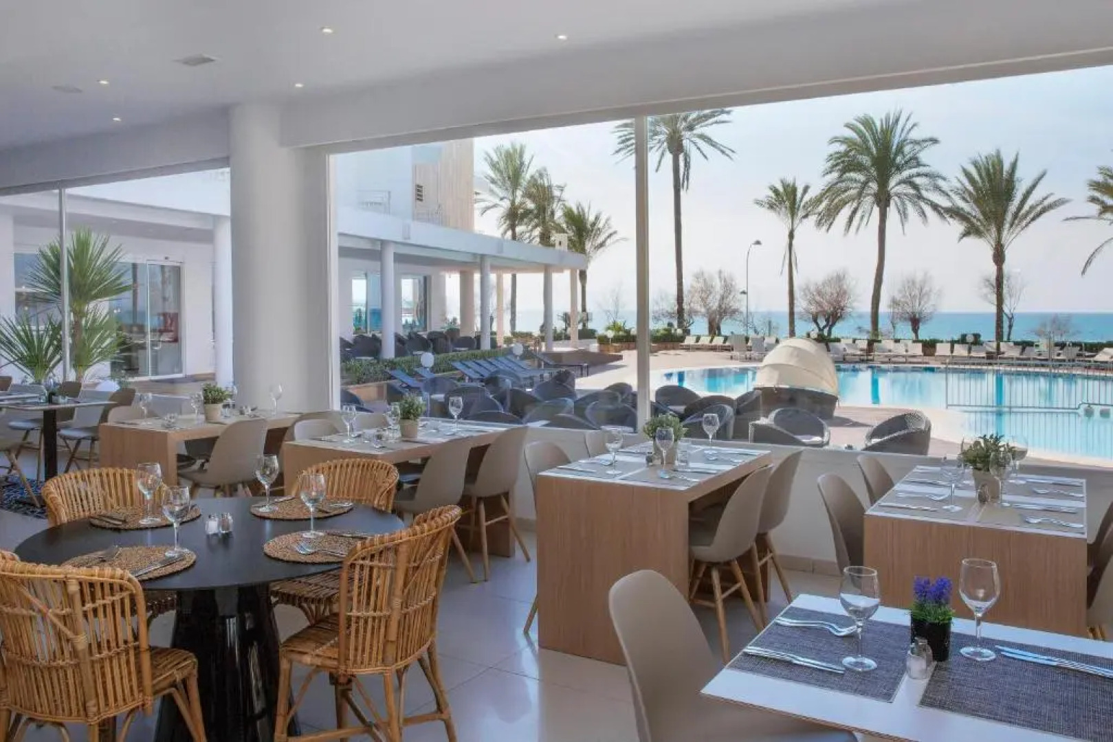 HM Tropical Hotel