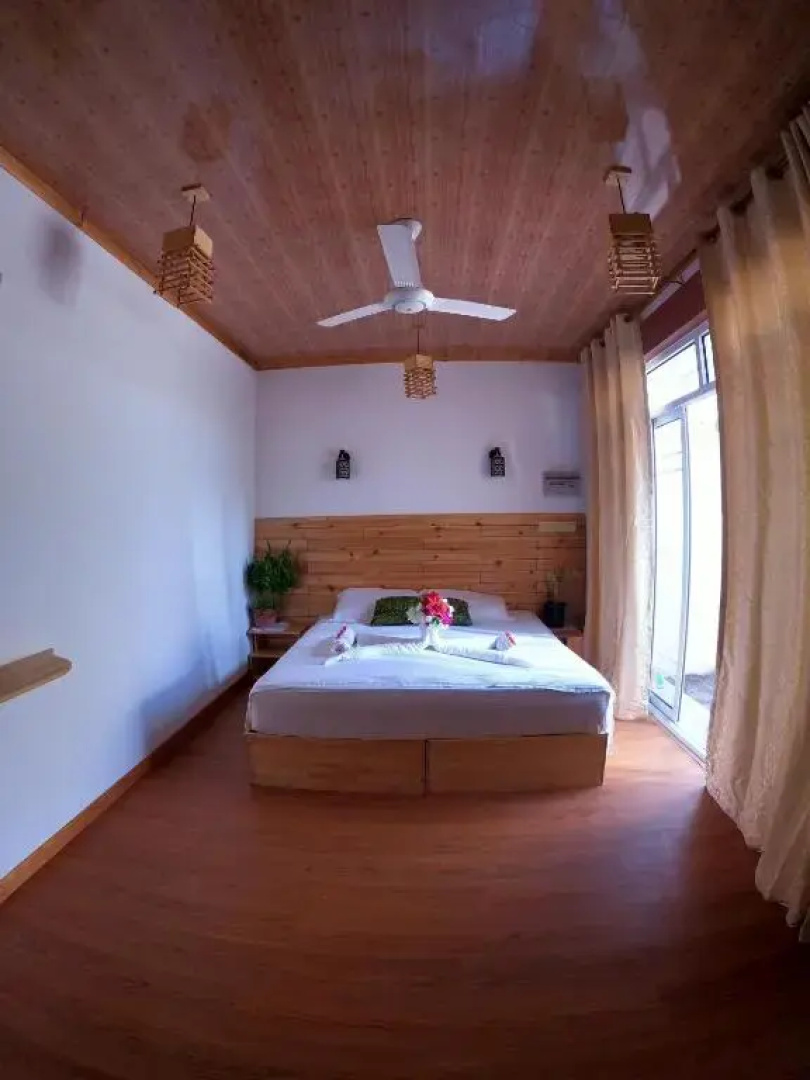 New Breeze Thoddoo Inn
