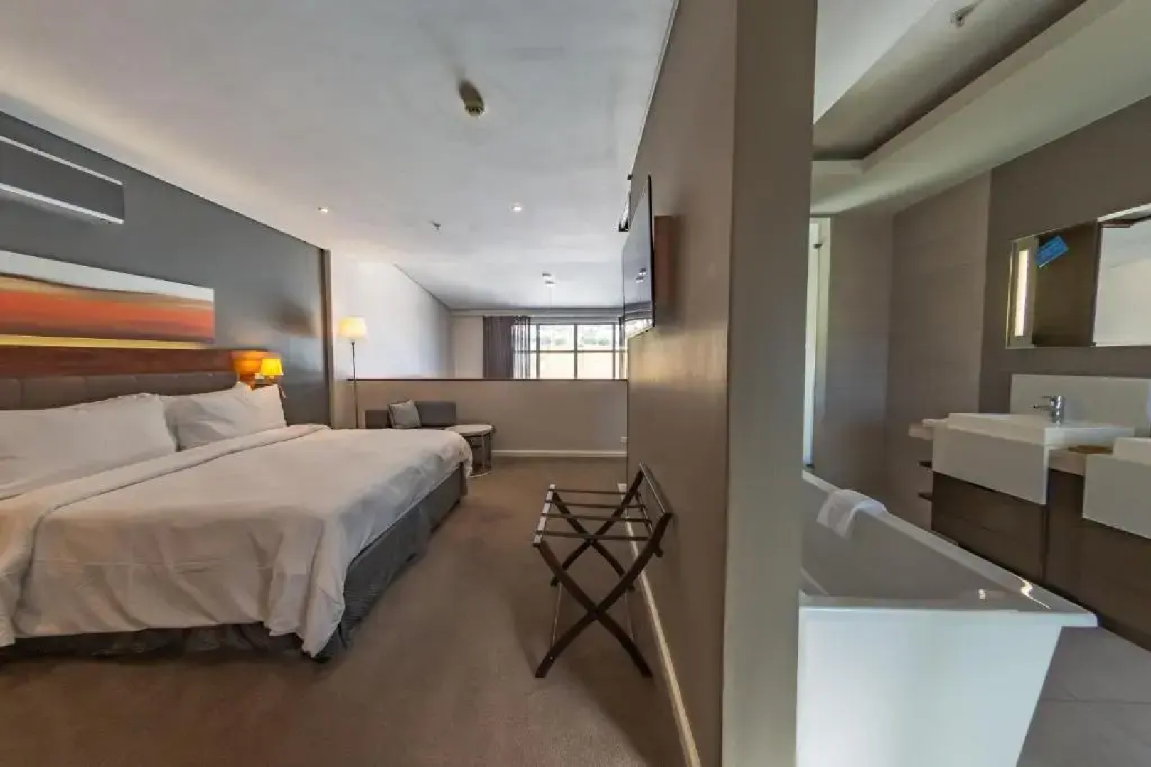 DoubleTree by Hilton Cape Town - Upper Eastside
