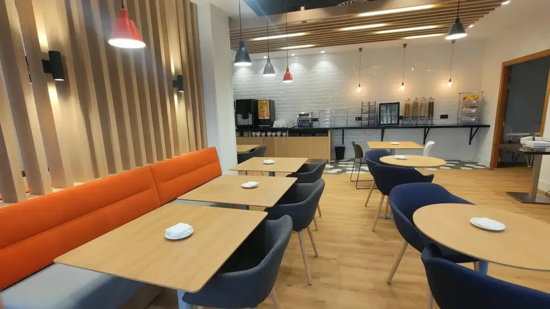 Отель Holiday Inn Express Bilbao, an IHG Hotel