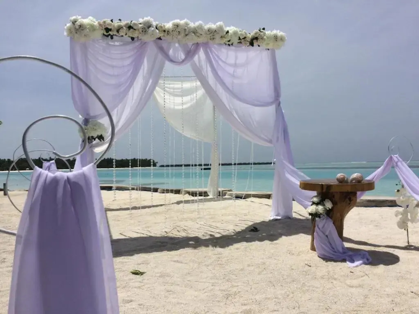 Отель Dhiffushi White Sand Beach