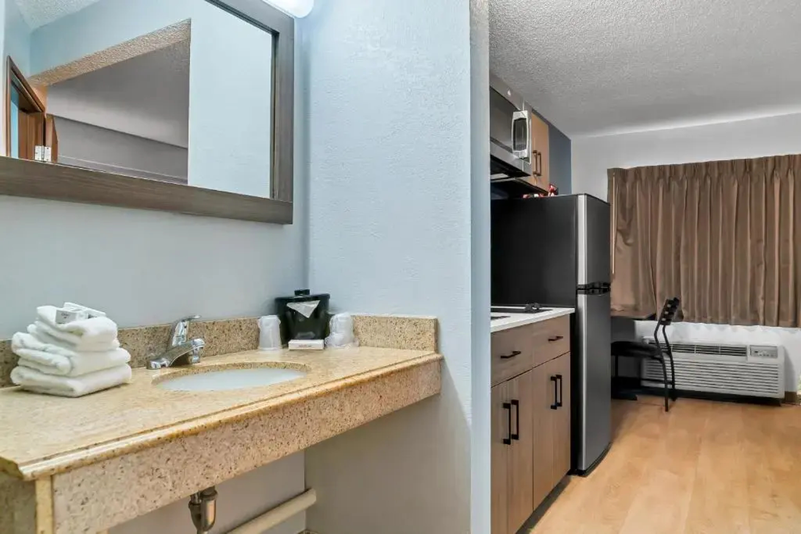 HomeTowne Studios by Red Roof Flint