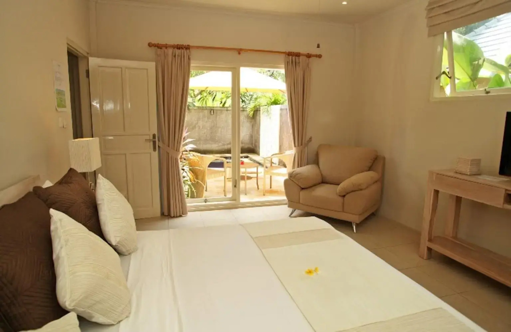 Lovina Beachhouse Villas