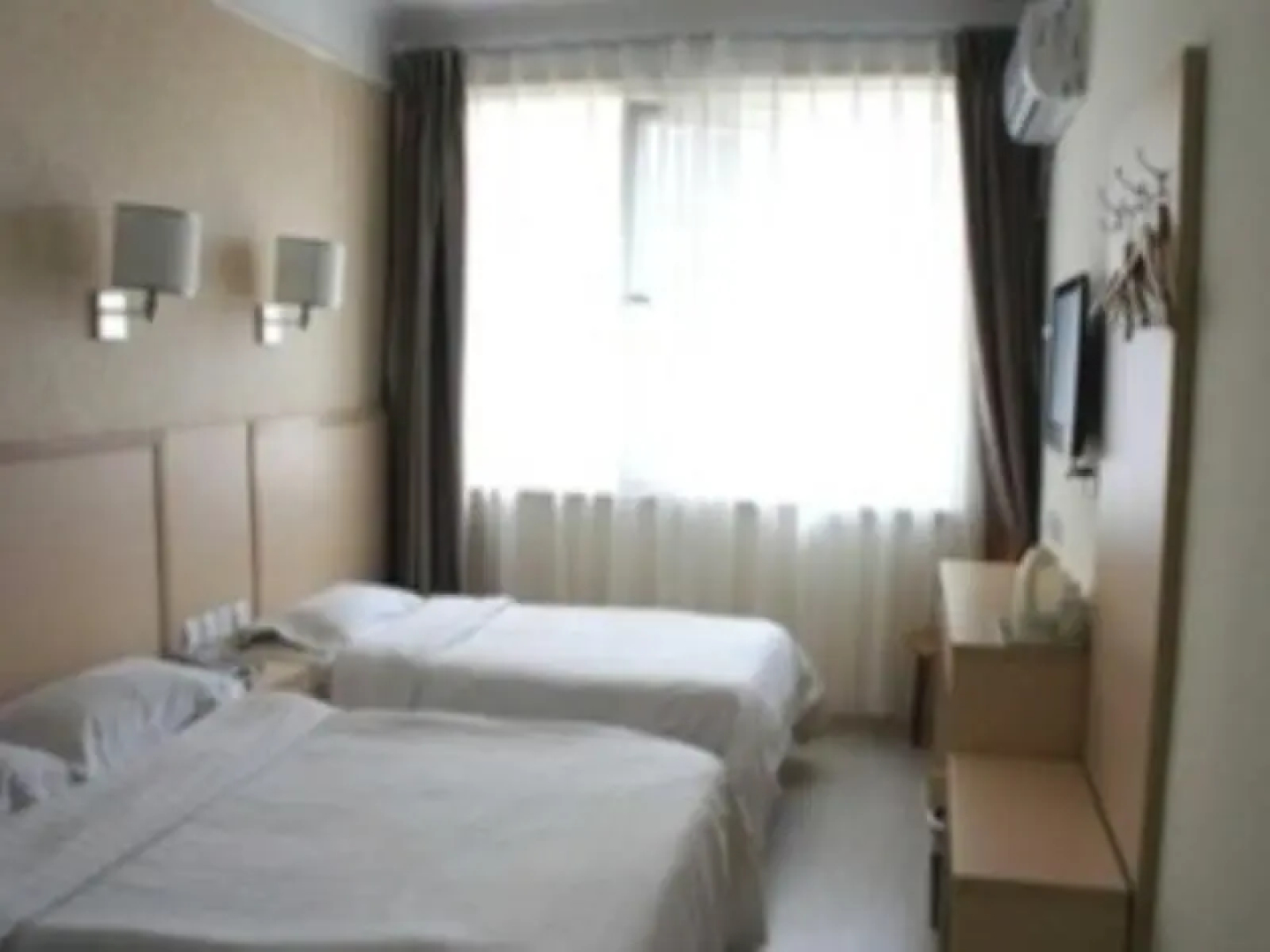 Zhongtian Seaview Hotel (Zhanqiao Railway Station)