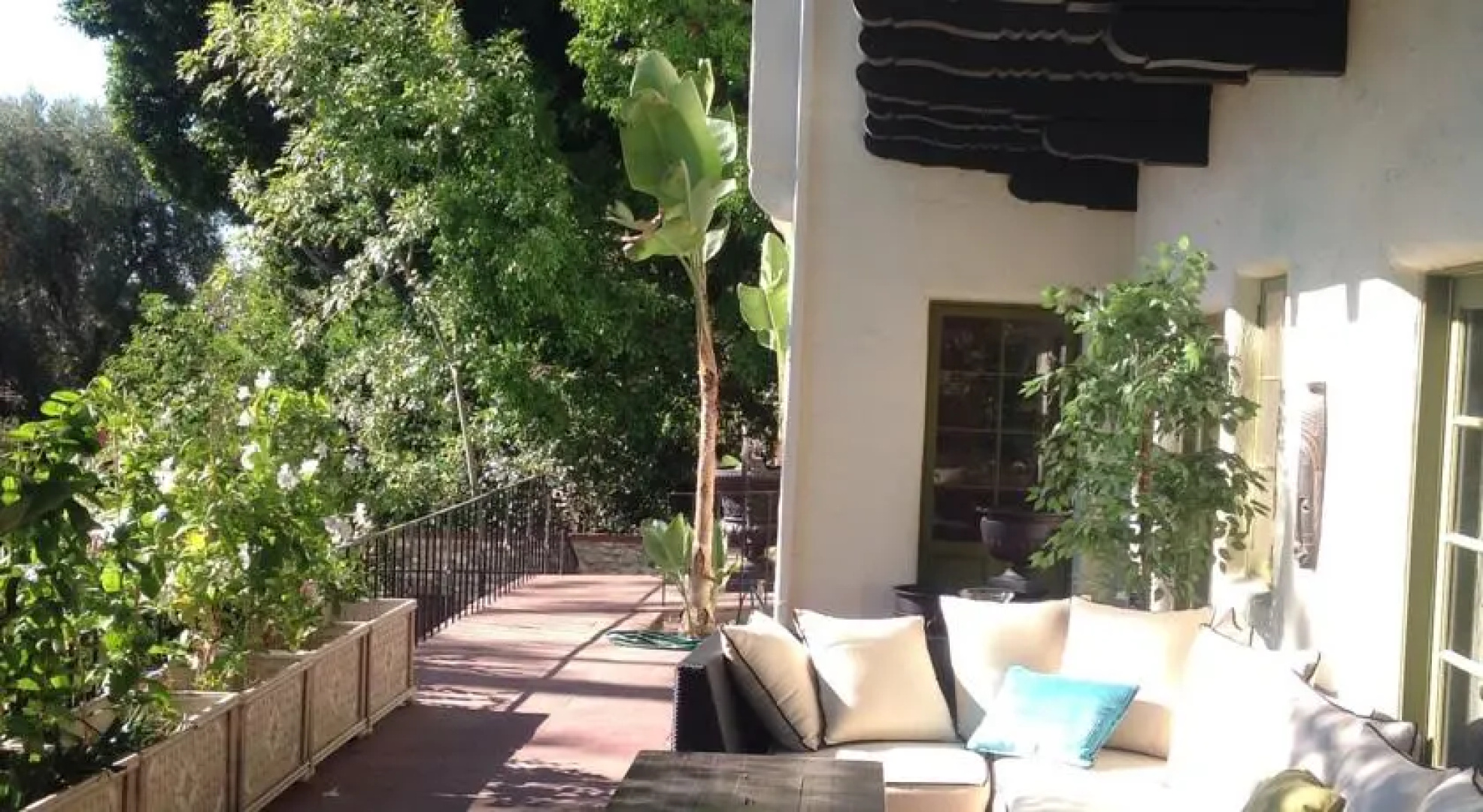 Private Bungalow at 5 Star Resort 2 Rooms Suite