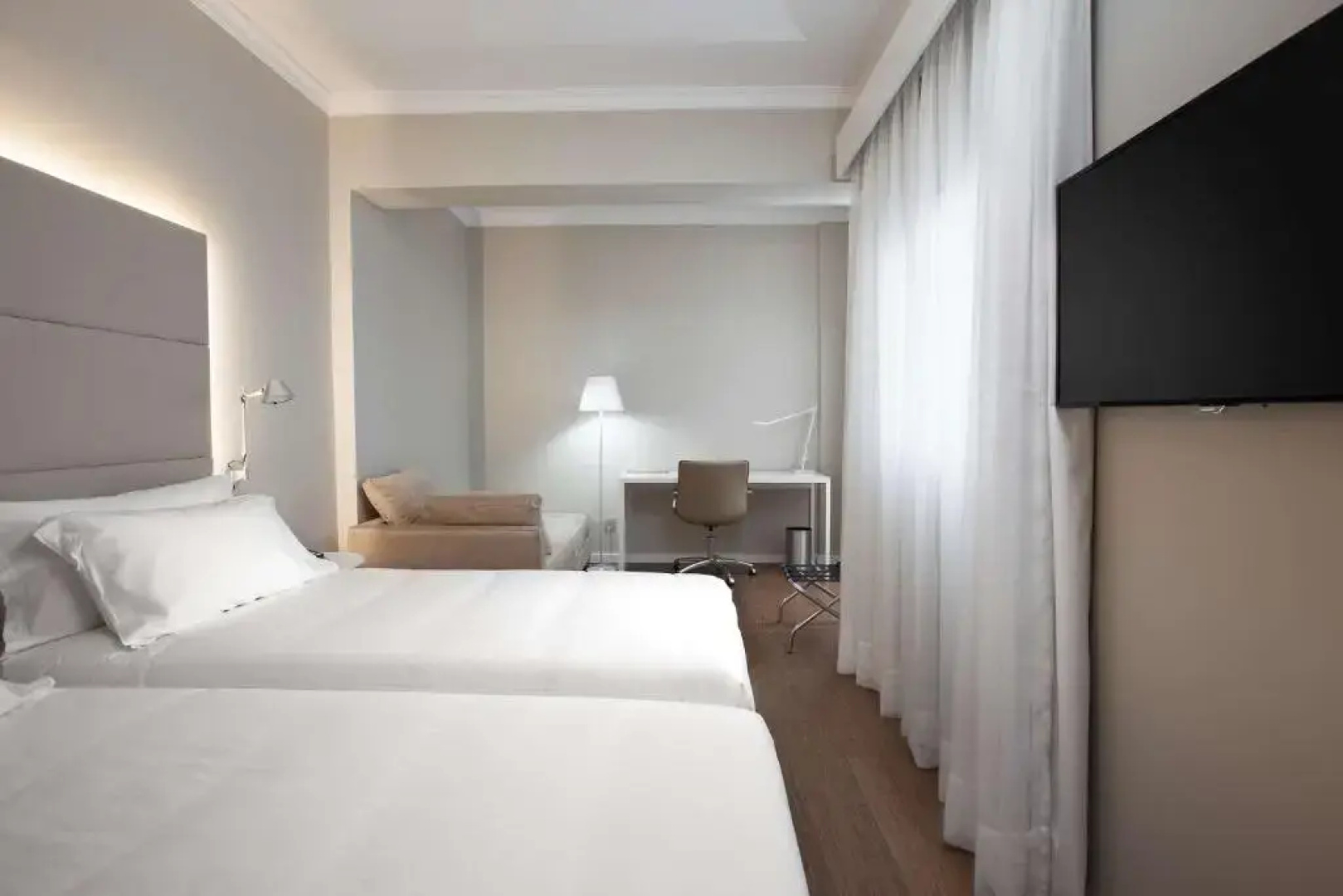Отель NH Las Palmas Playa las Canteras