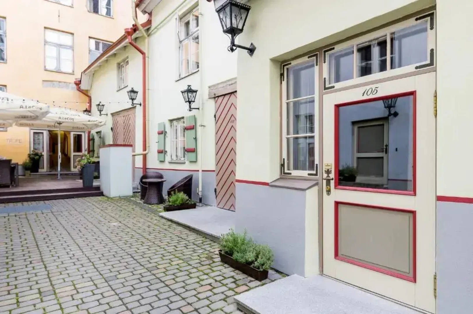 Отель Meriton Old Town Garden