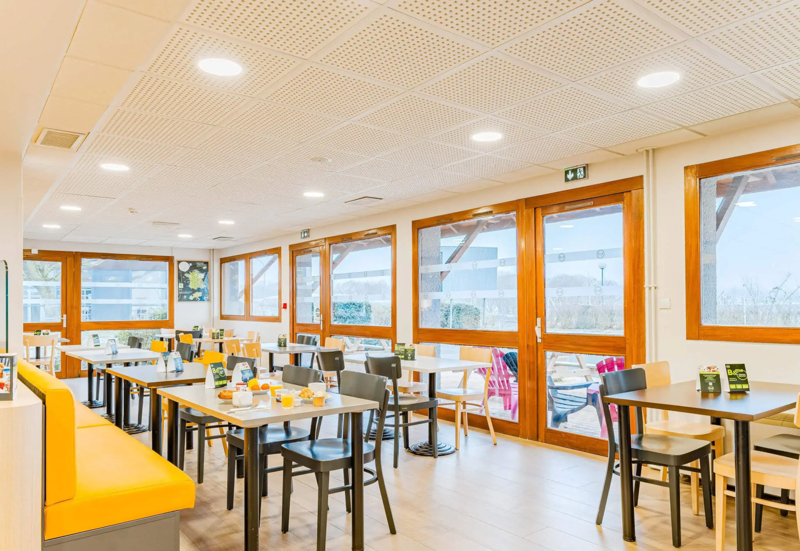 Отель B&B Poitiers 3 Futuroscope