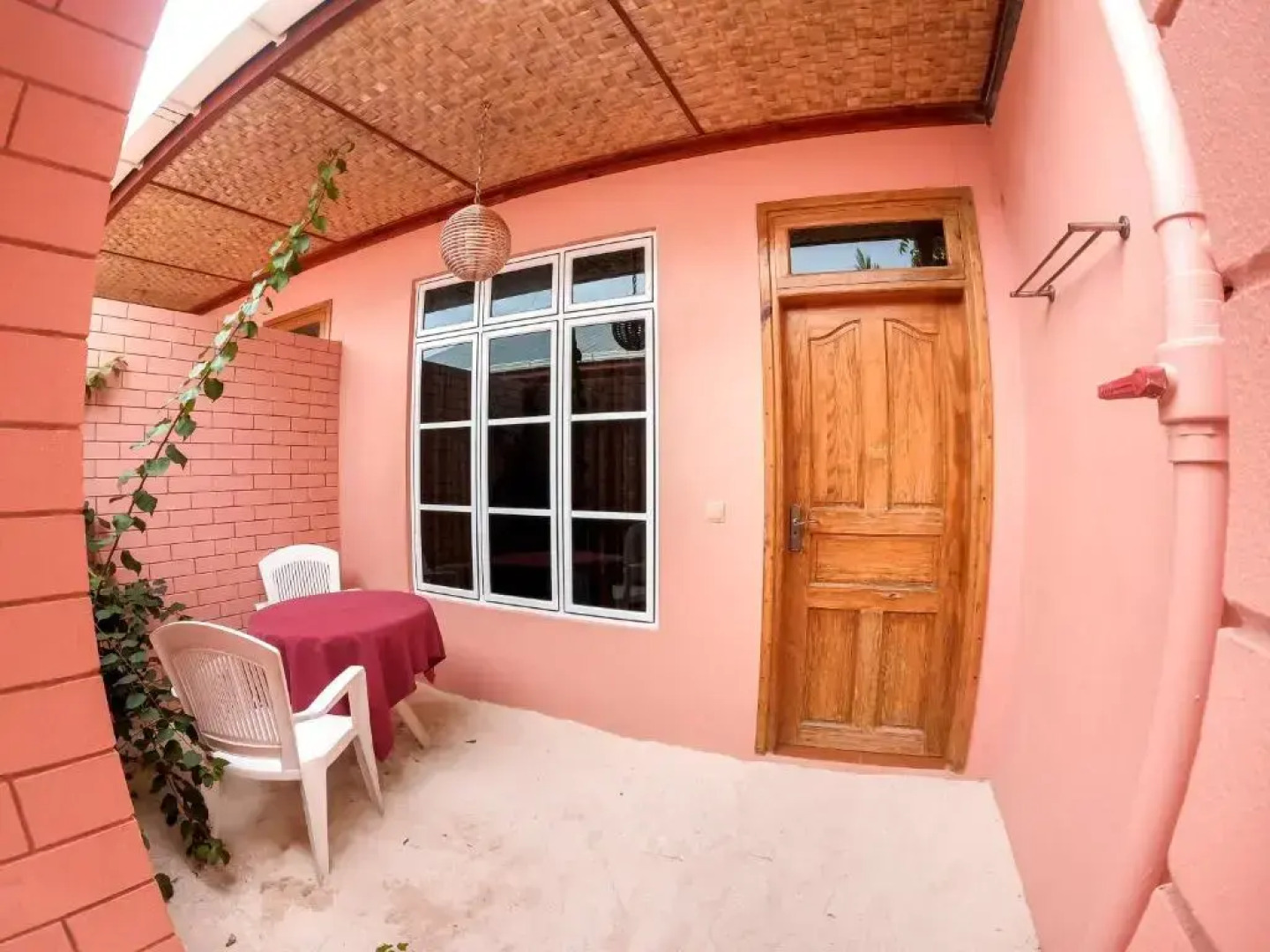 New Breeze Thoddoo Inn