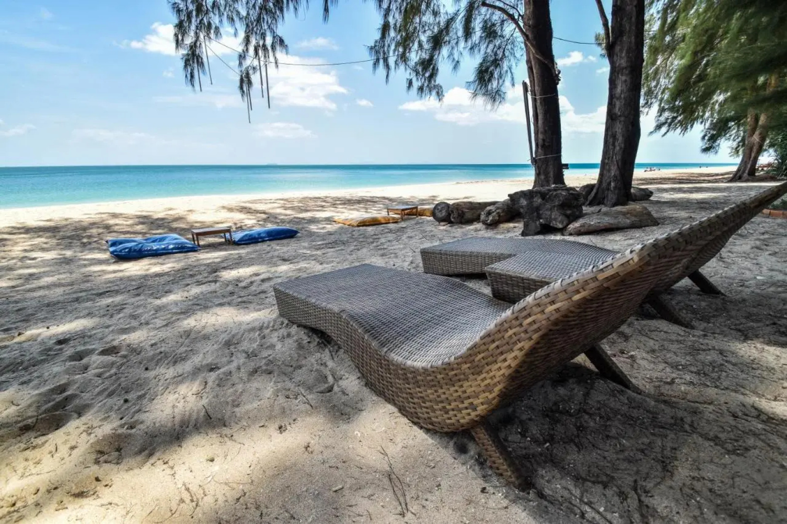 Отель Long Beach Chalet