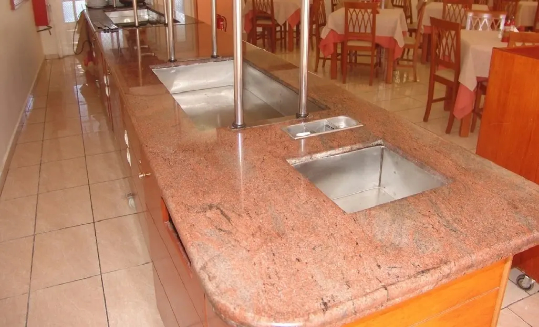 Silver Beach Hotel And Annexe Apartments