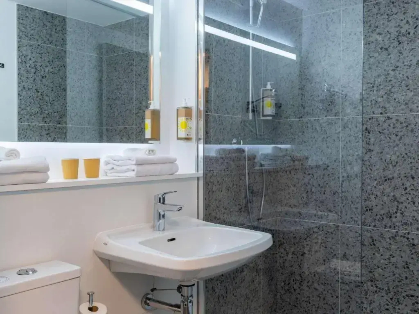 greet Hotel Chatellerault