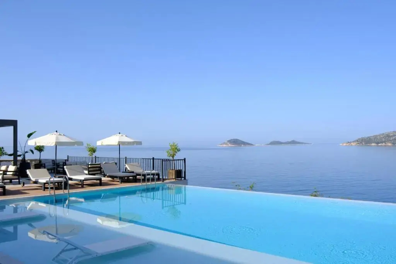 Lures Hotel