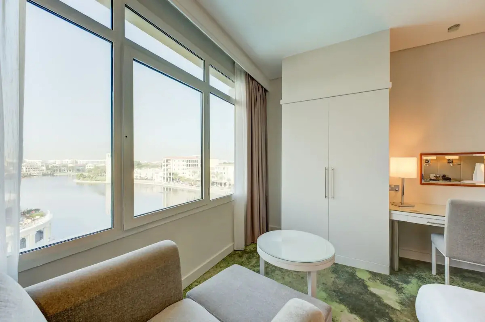 Отель Millennium Lakeview