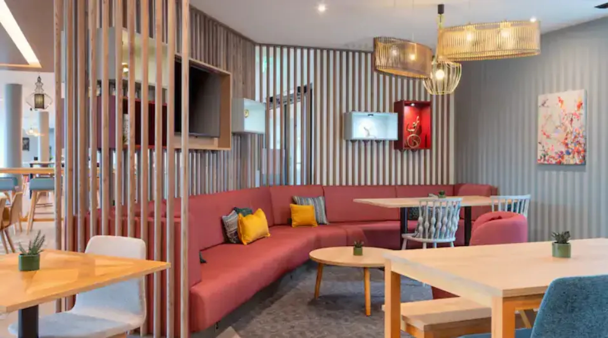 Hampton by Hilton Ashford International