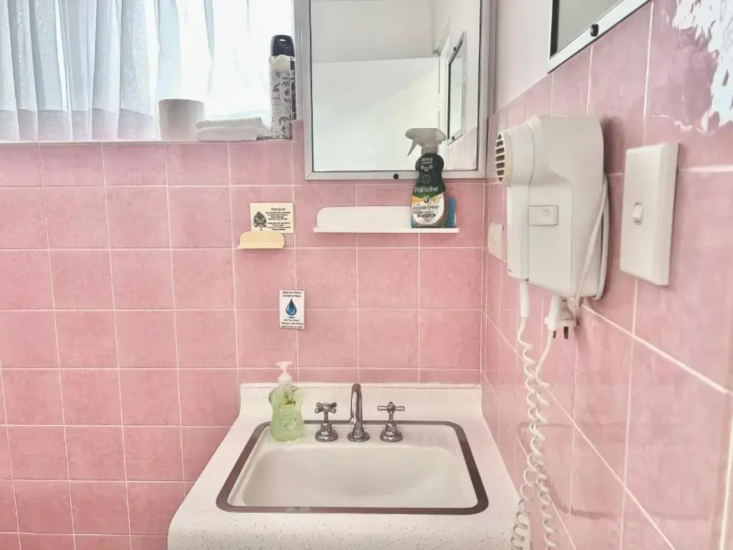 Mollymook Ocean View Motel - Welcoming Guests 18 Years and Older