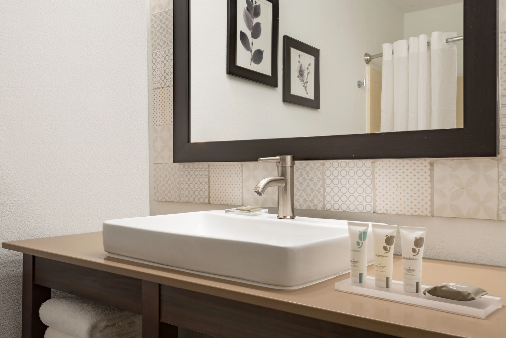 Country Inn & Suites by Radisson, Pella, IA