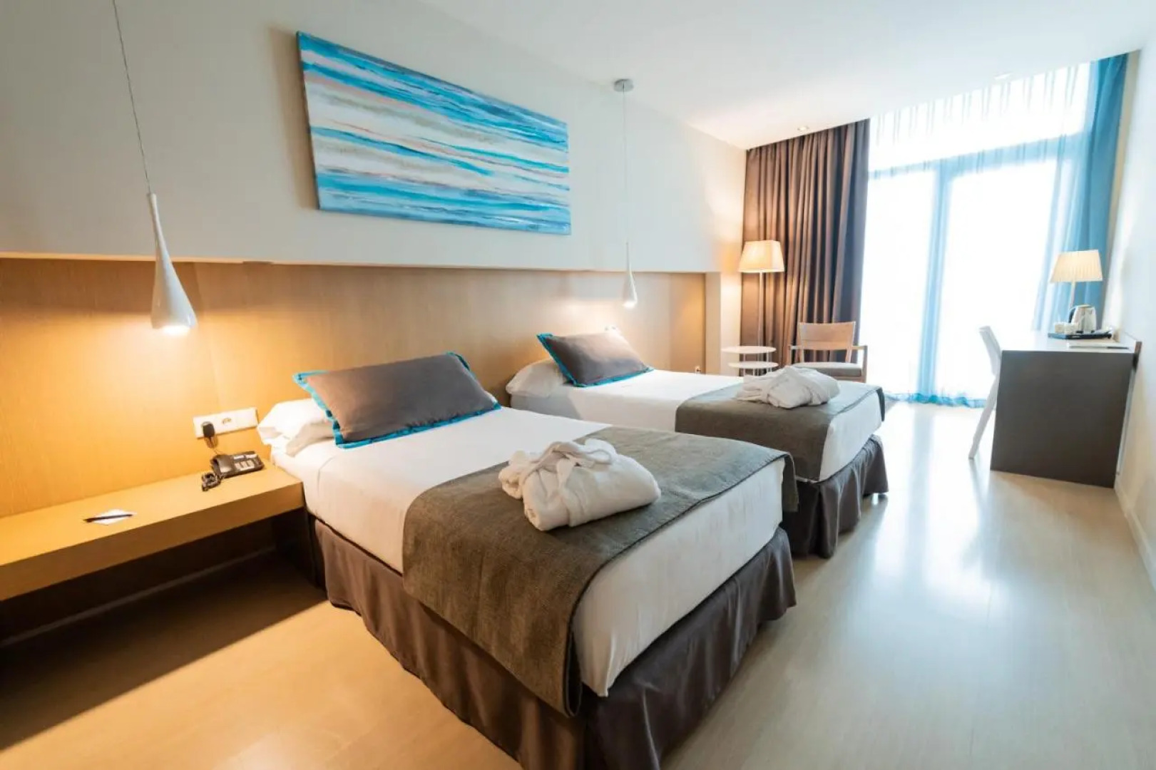 Отель Atenea Port Barcelona Mataro