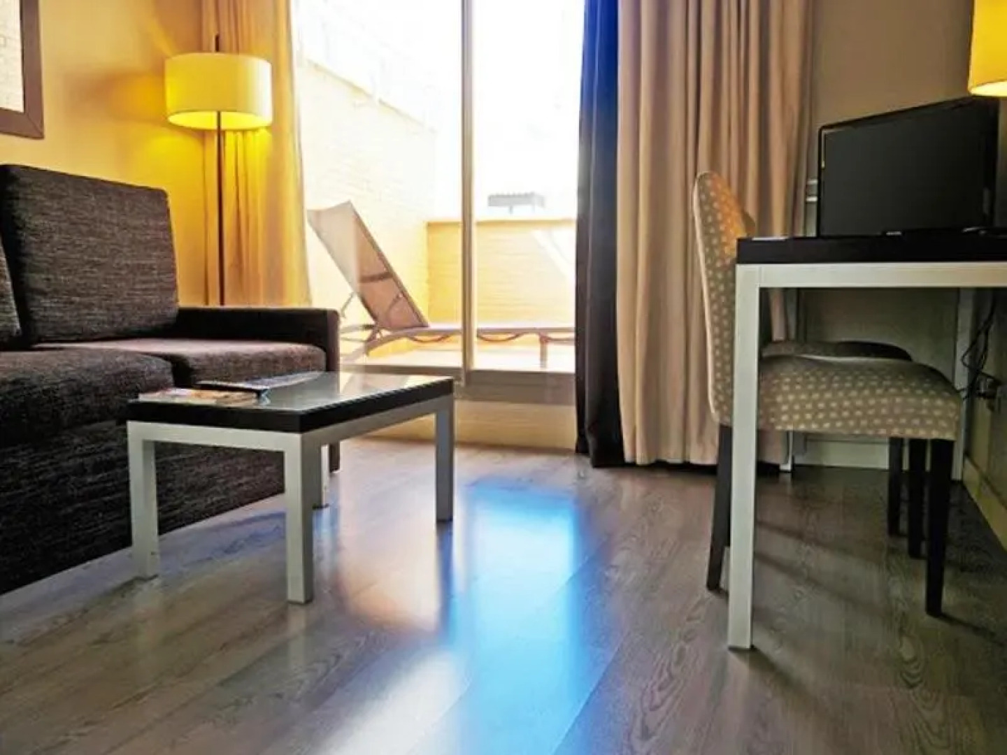 Отель Suites Viena Plaza De Espana