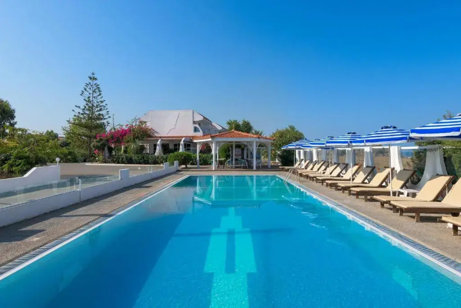 Отель Nirvana Beach 