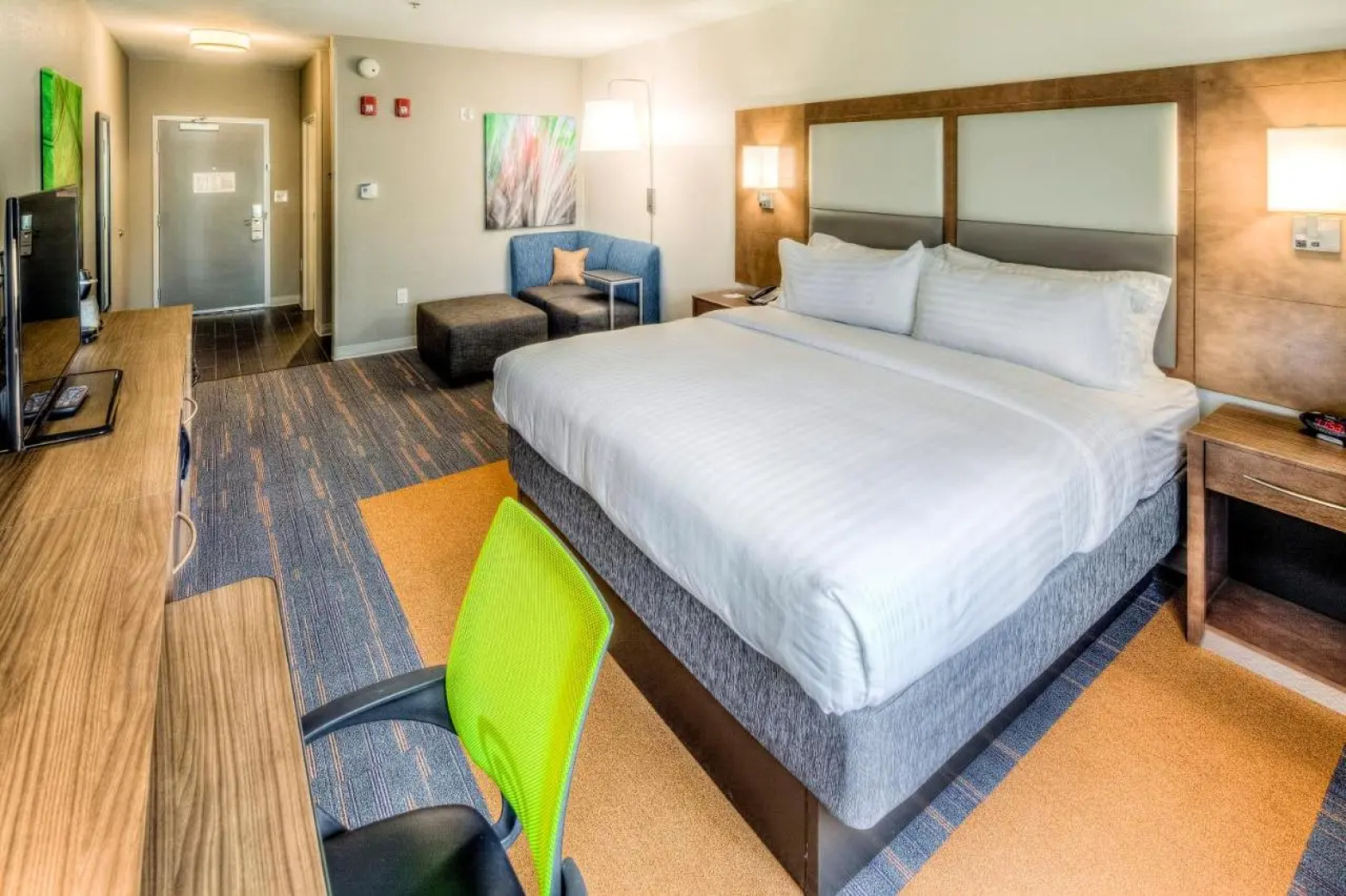 Holiday Inn Express & Suites Cleveland West - Westlake by IHG