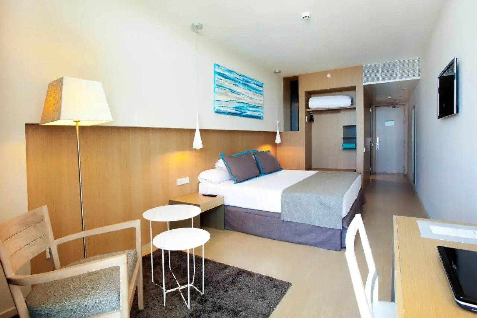 Отель Atenea Port Barcelona Mataro
