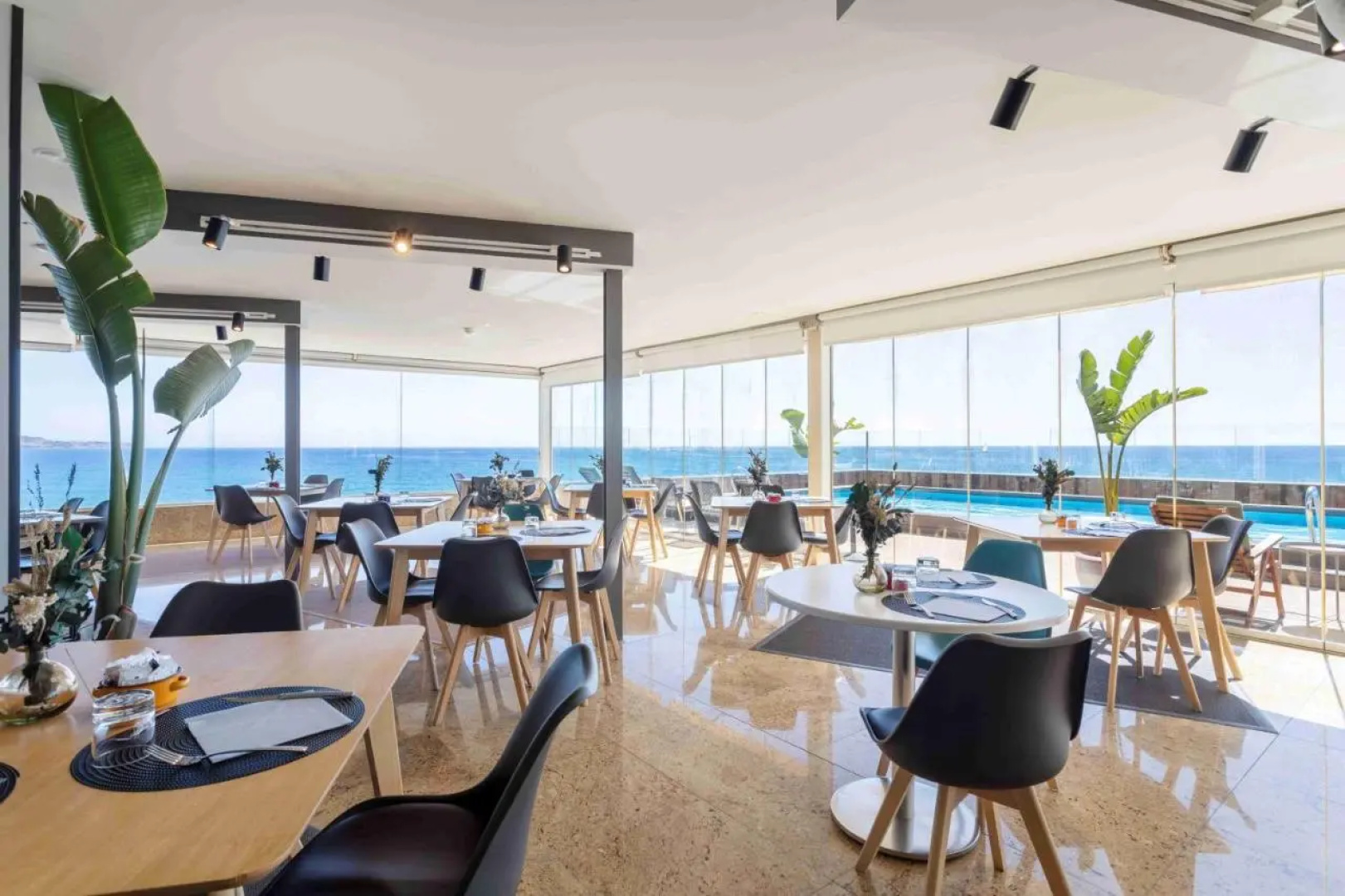 Отель Suites del Mar By Melia