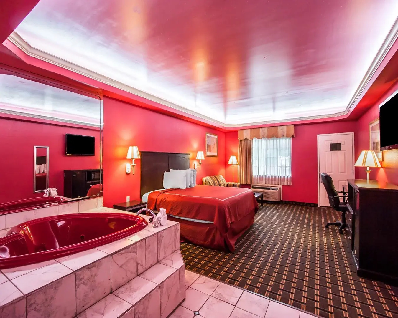 Memorylane Inn & Suites