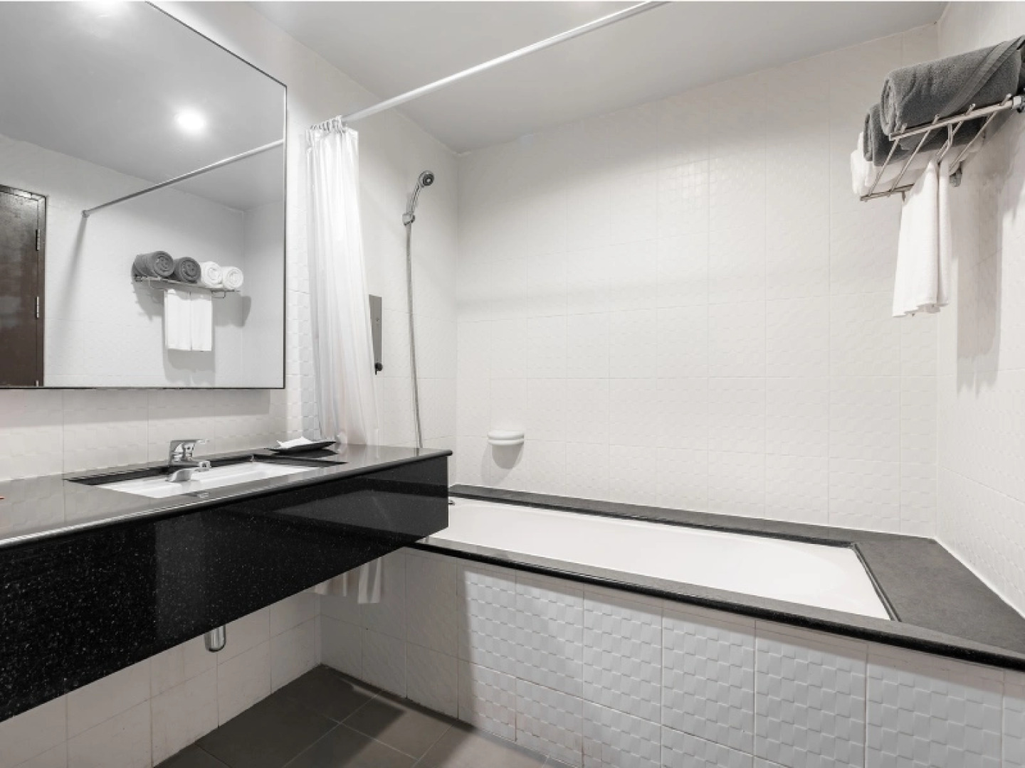 Kata Sea Breeze Resort