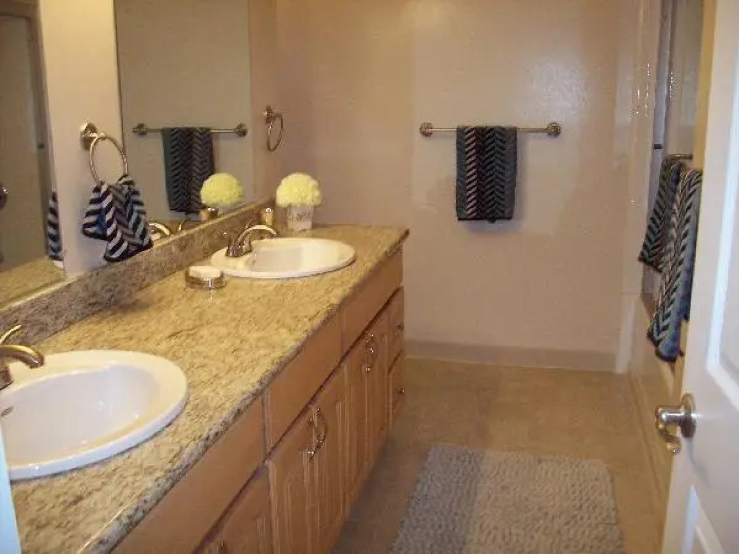 Laurel Grove Apartments