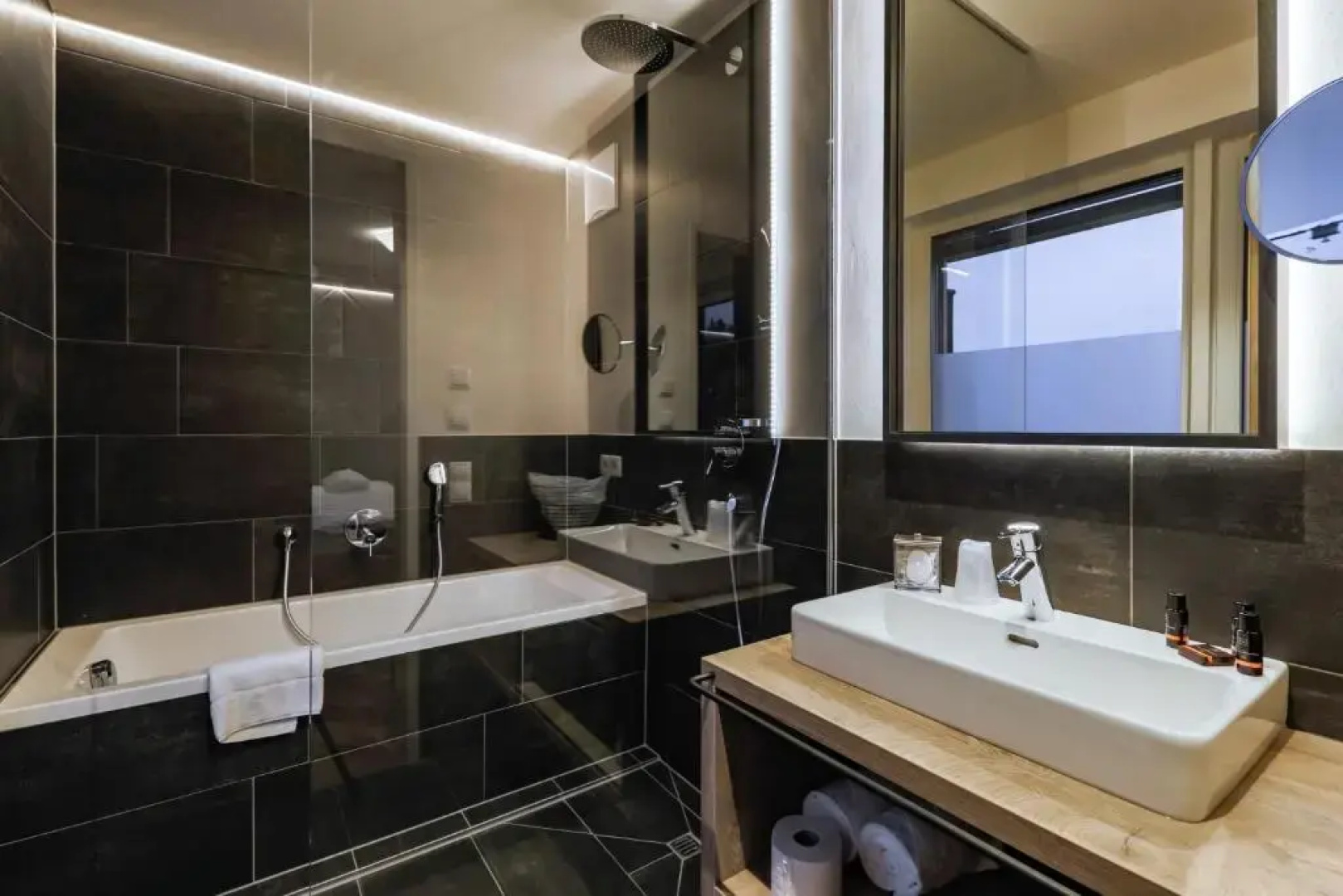 24 by AvenidA - Mountain Hotel