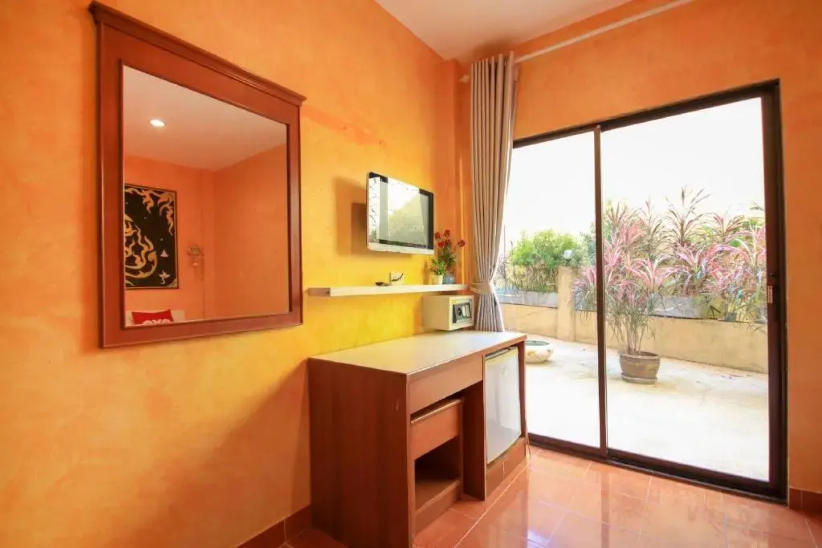 Ban Elephant Blanc Apartment