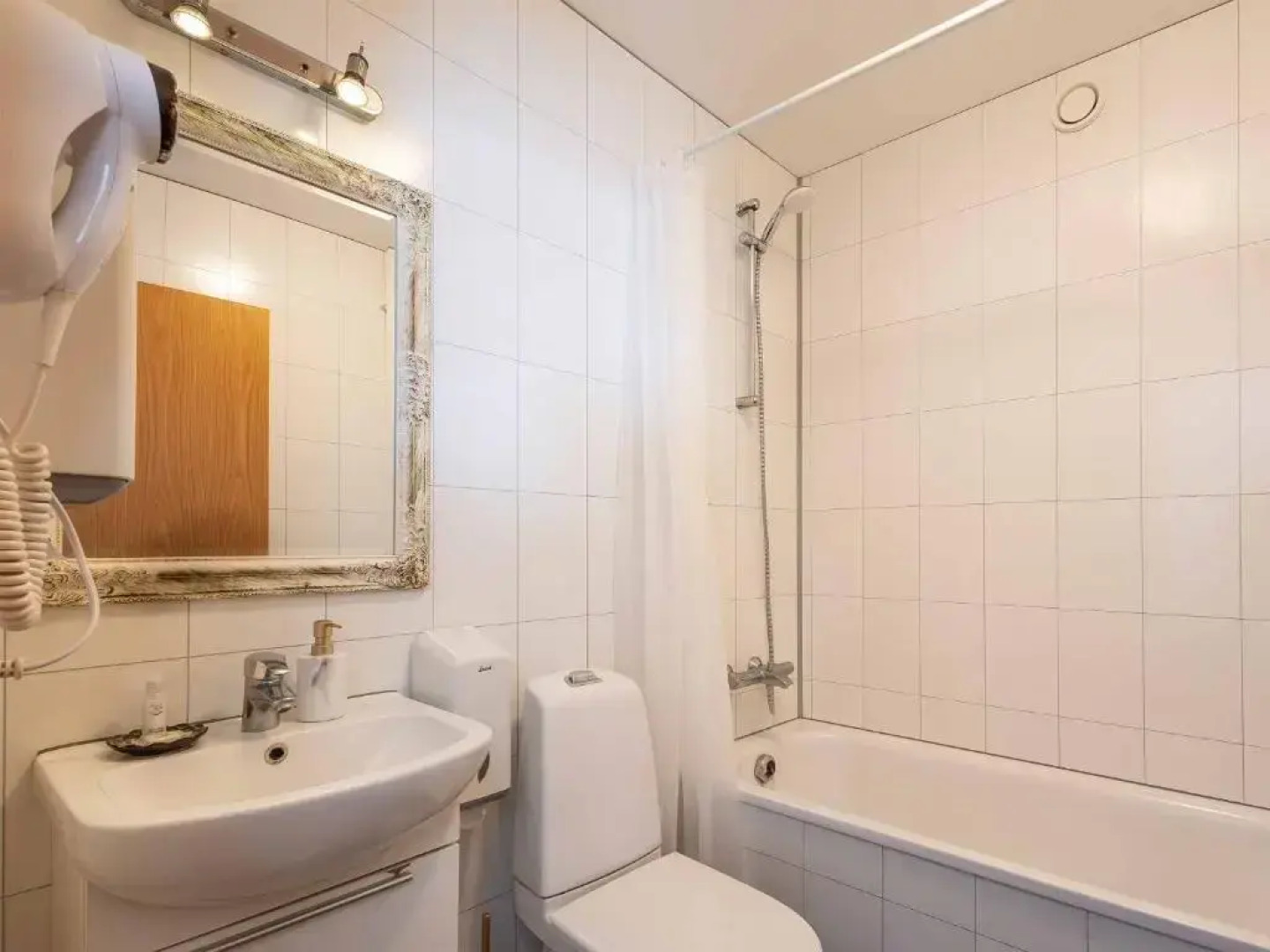 Отель Husavík Cape