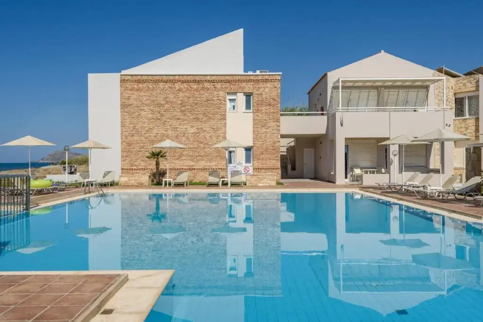 Kostakis Beach Apartments