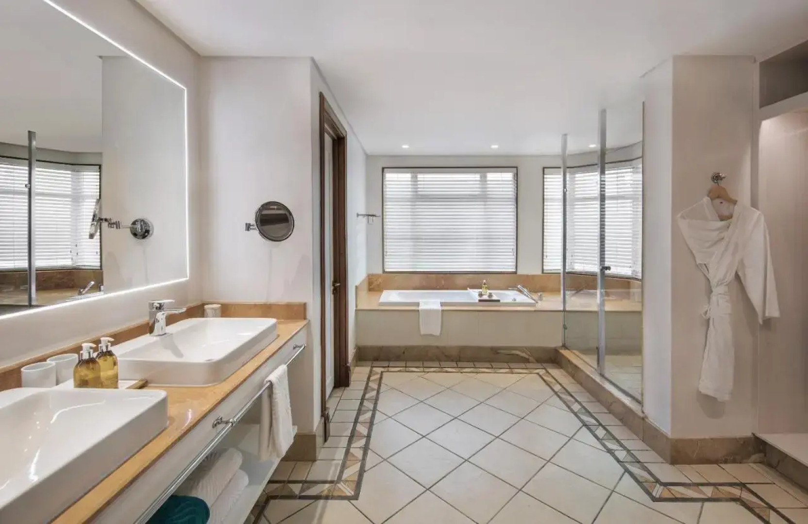 Paradis Beachcomber Golf Resort & Spa