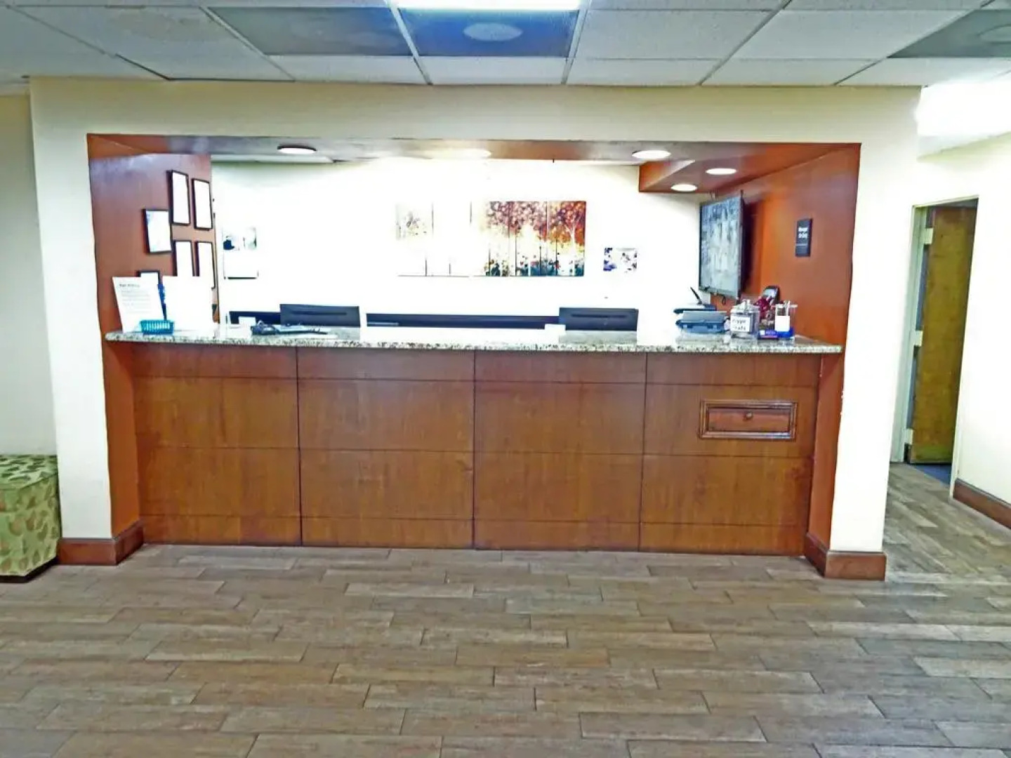 Home Town Inn & Suites Crestview