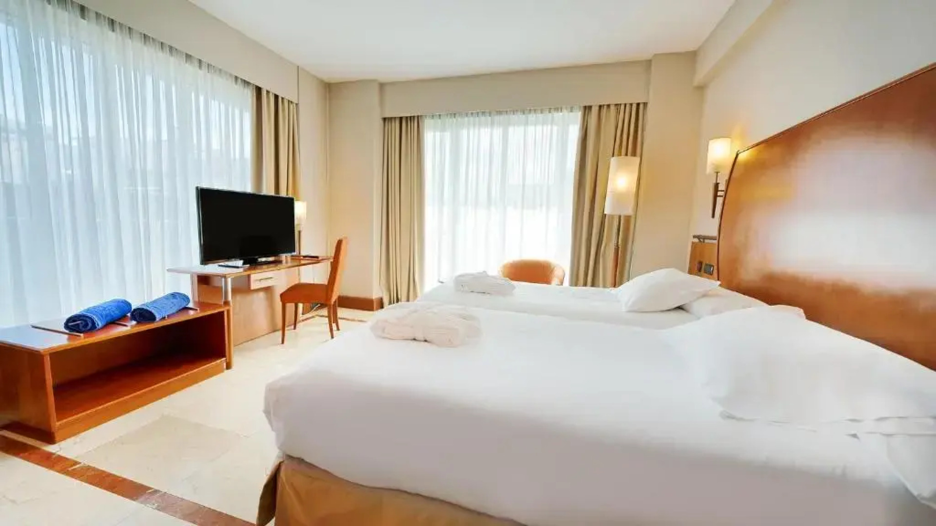 Отель Bull Reina Isabel & Spa