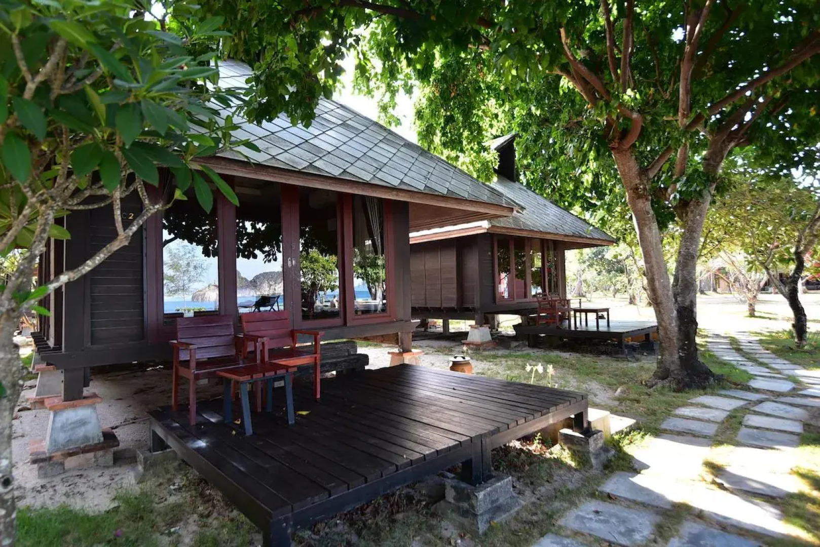 Отель Koh Ngai Thanya Beach Resort