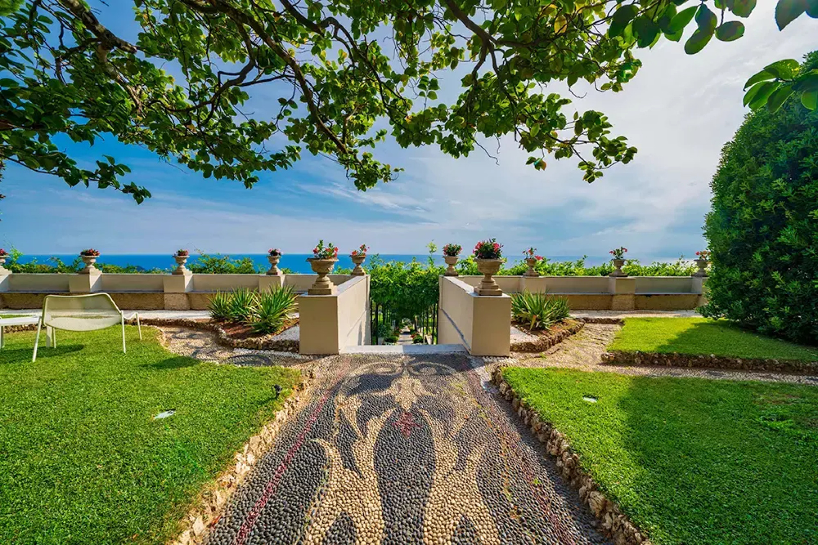 Villa Riviera Resort