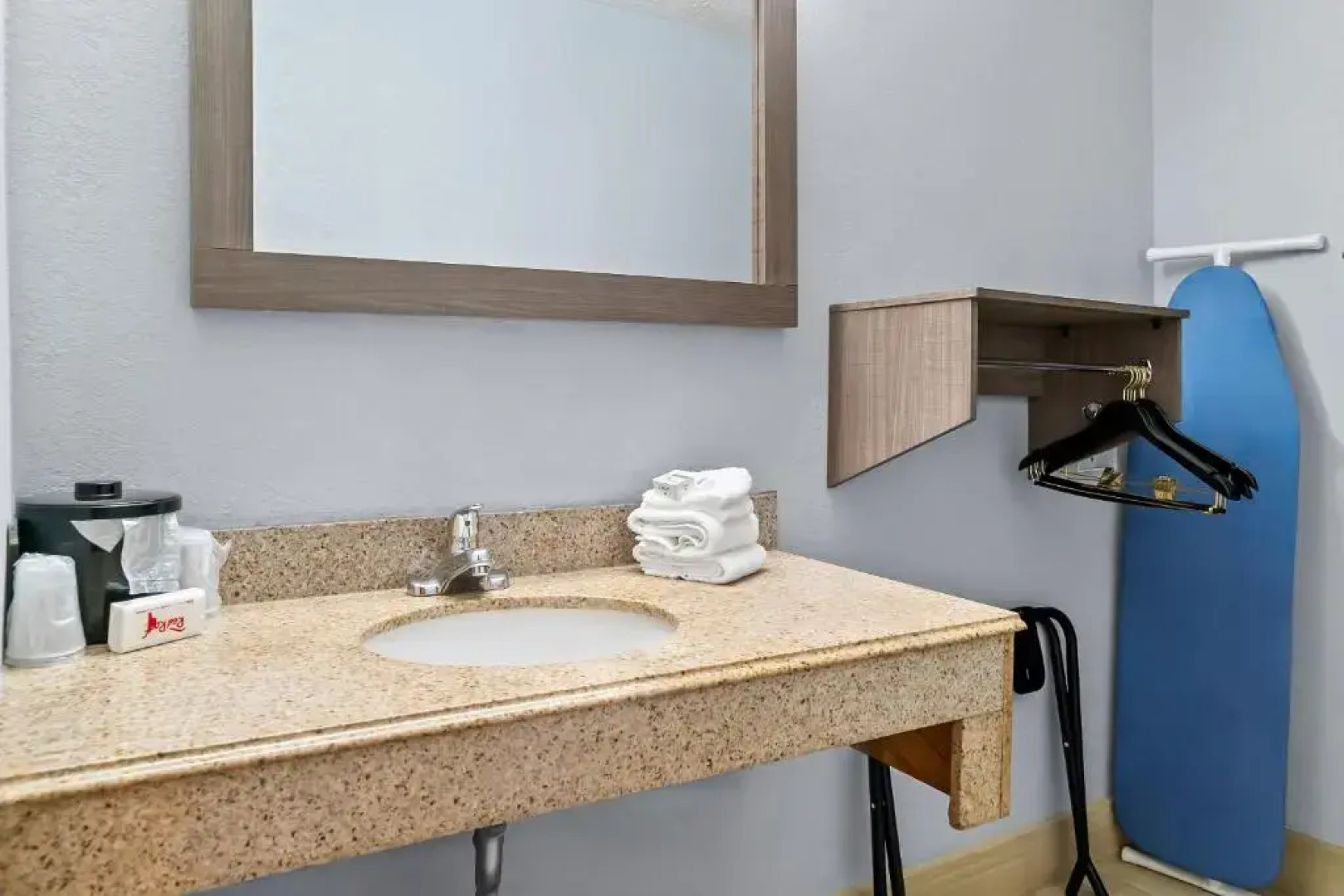 HomeTowne Studios by Red Roof Flint