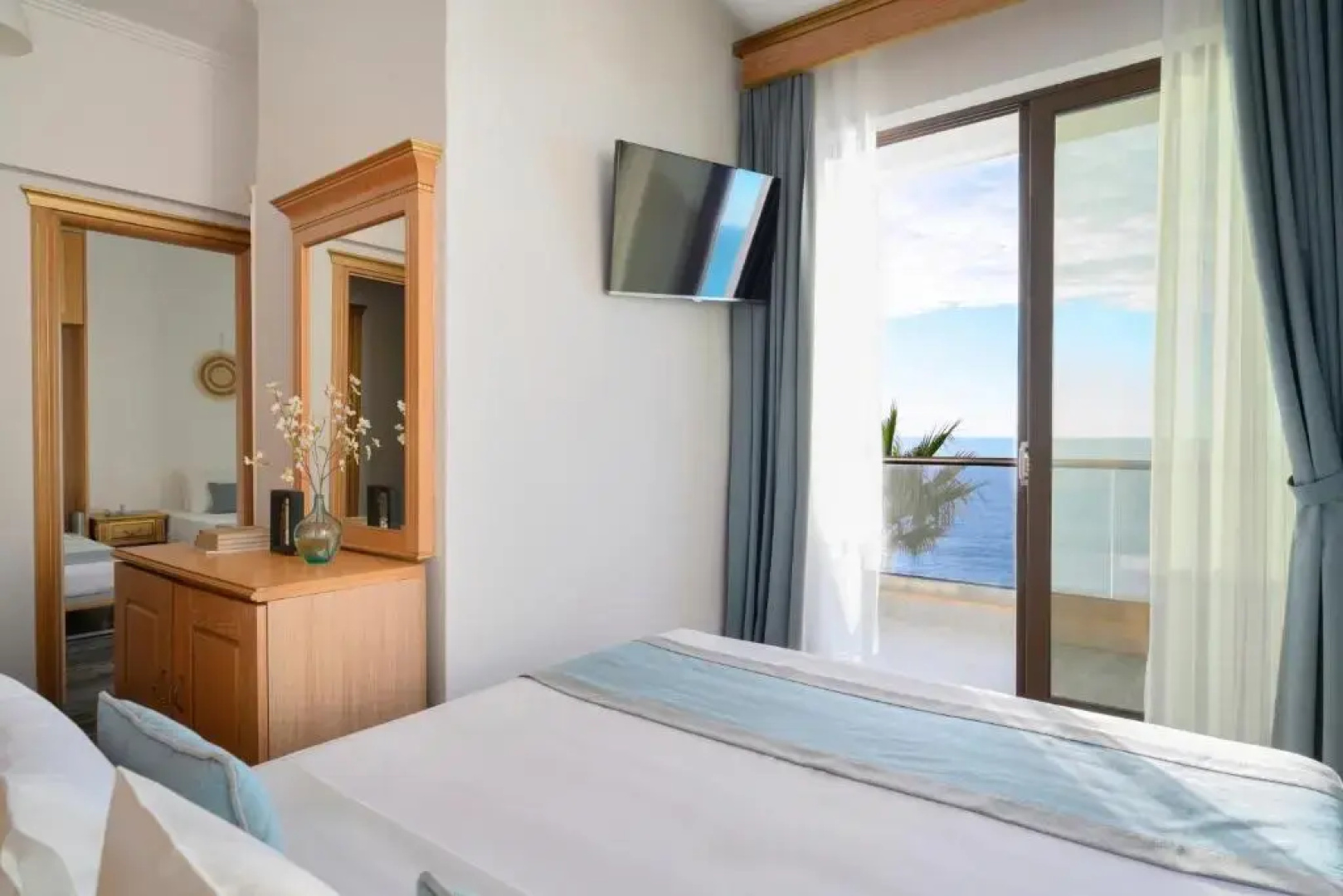 Evlogia Hotel Seafront & Annex by Greek Pride