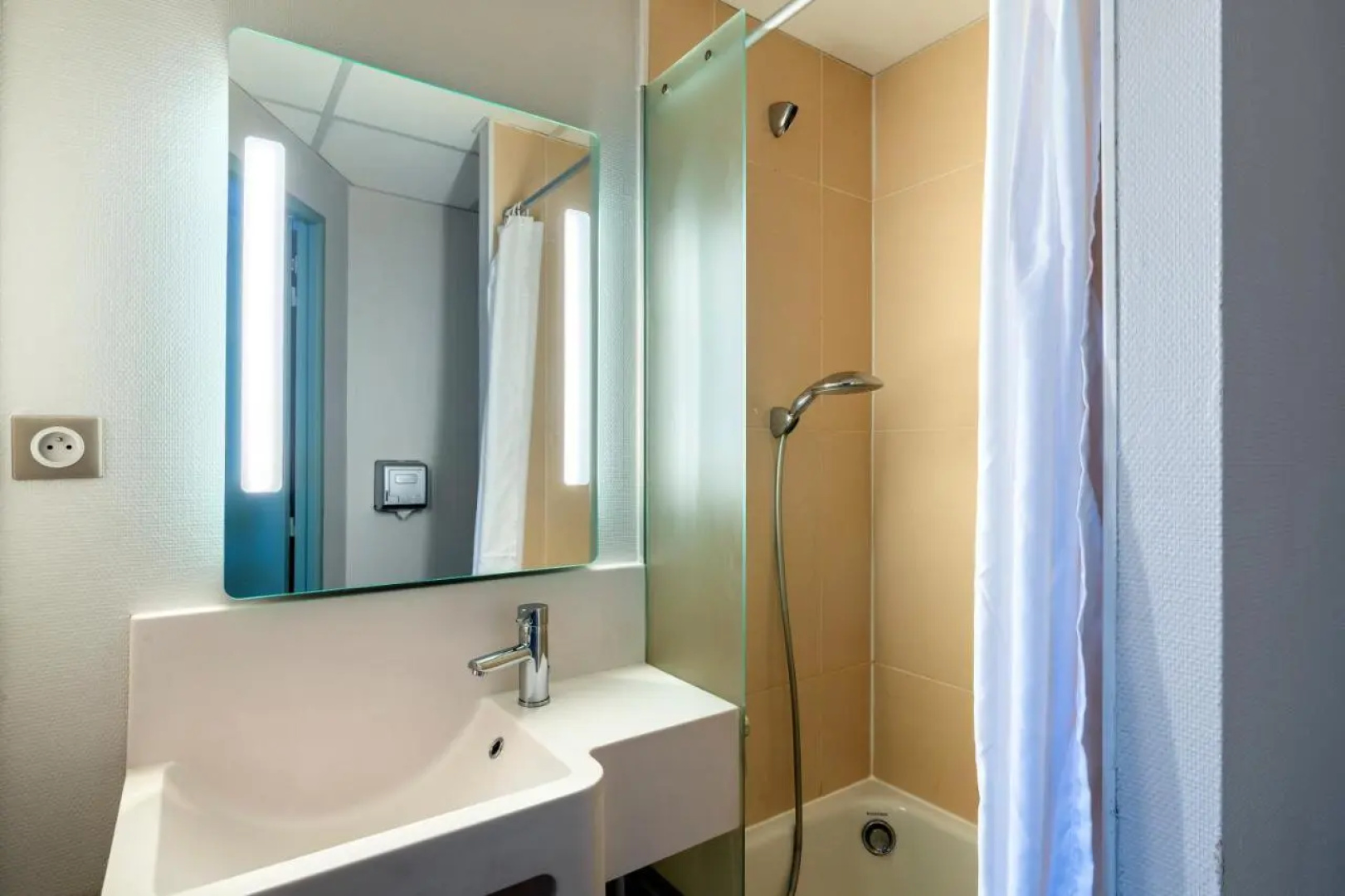 B&B HOTEL Cholet Sud