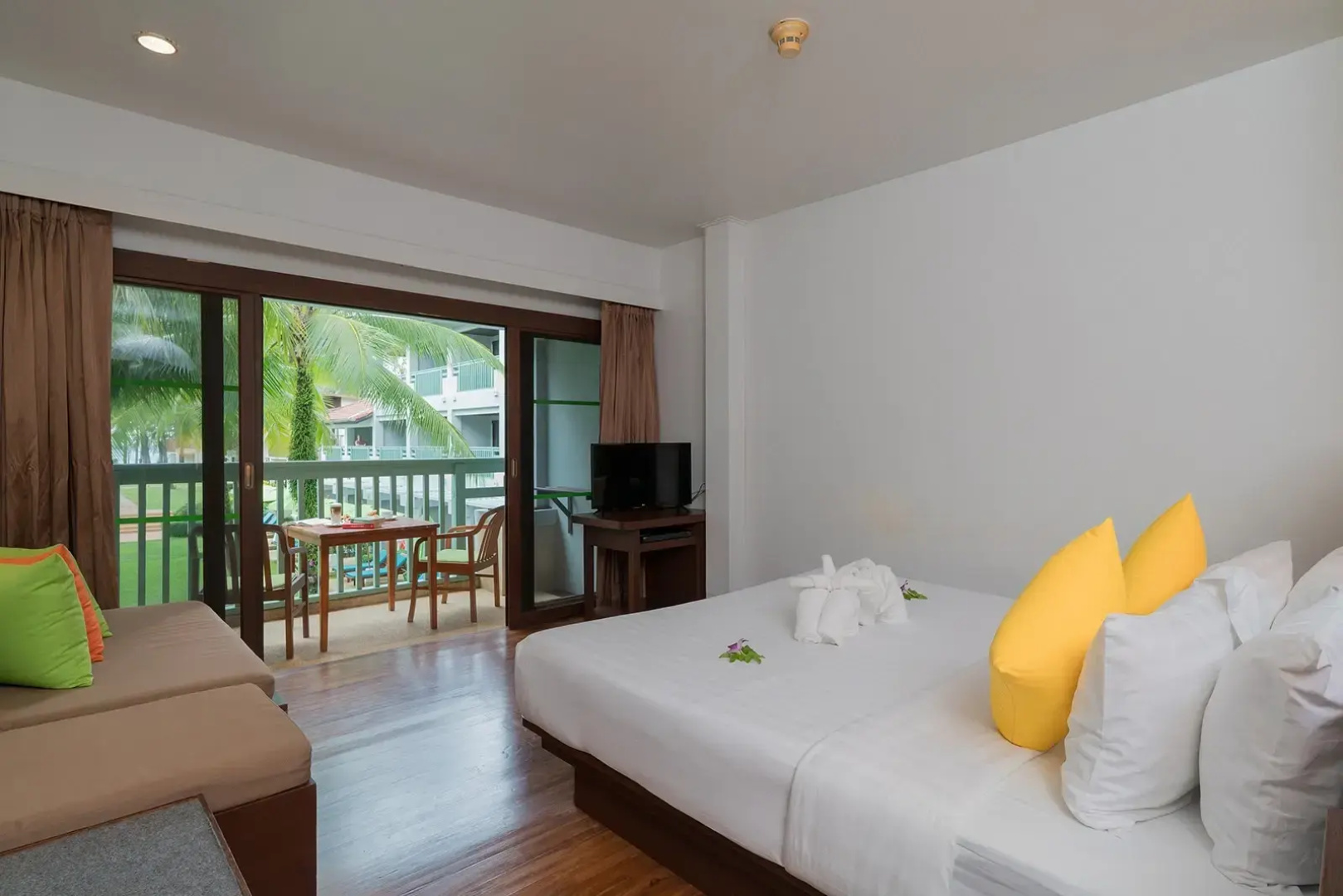 The Briza Beach Resort Khaolak